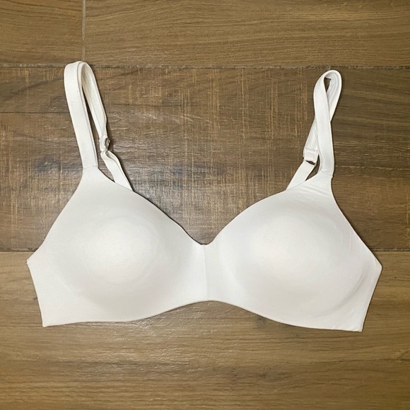 Hanes Wireless Bra - White (2) - Picture 2 of 2